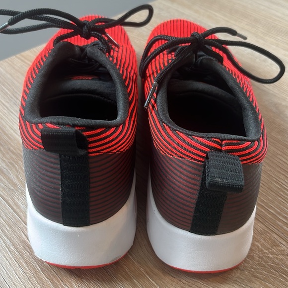 Nike Air Max Thea Women’s Red Stripe - Picture 4 of 8